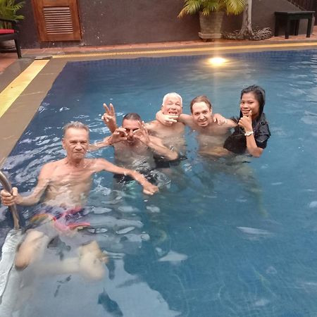 ホテル White Monkey シェムリアップ エクステリア 写真