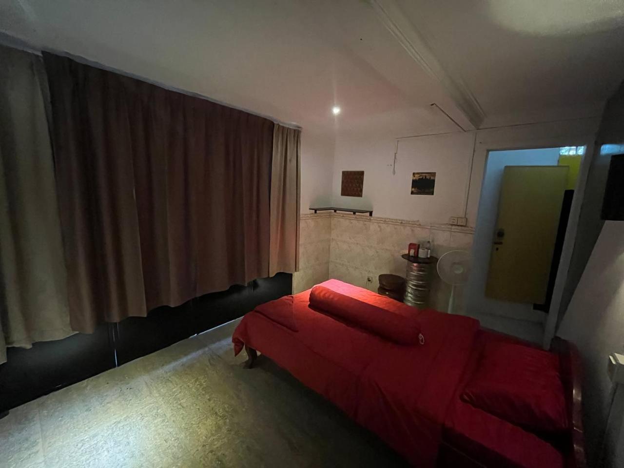 ホテル White Monkey シェムリアップ 部屋 写真